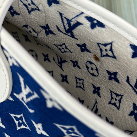 Louis Vuitton Jacquard Velvet Monogram LV Match Neverfull MM Bleu - Picture 4 of 5